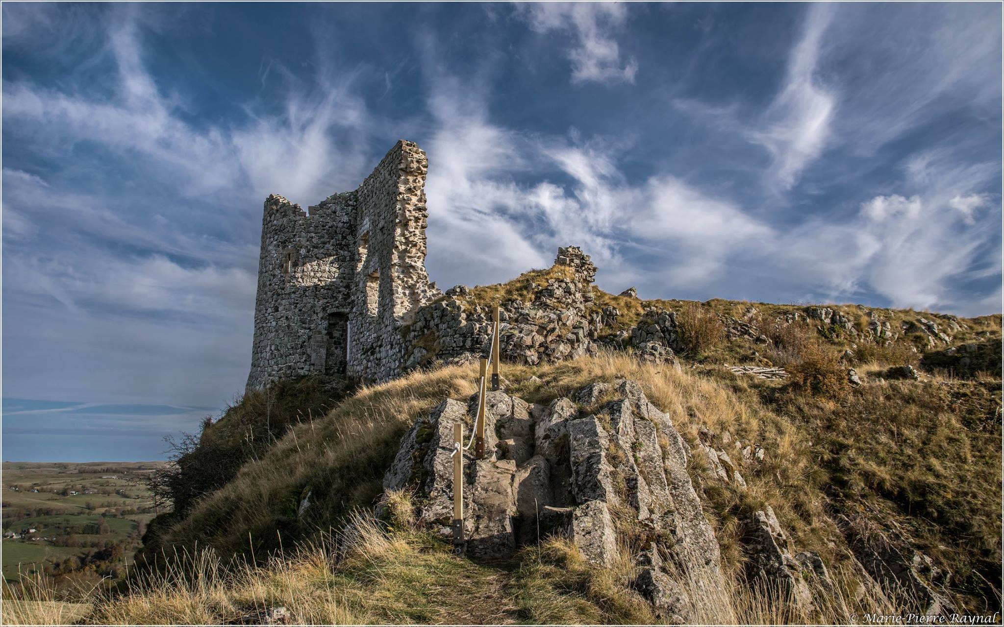 Apchon chateau montee