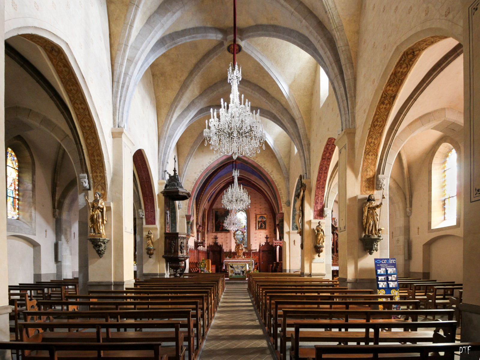 eglise Vic intérieur