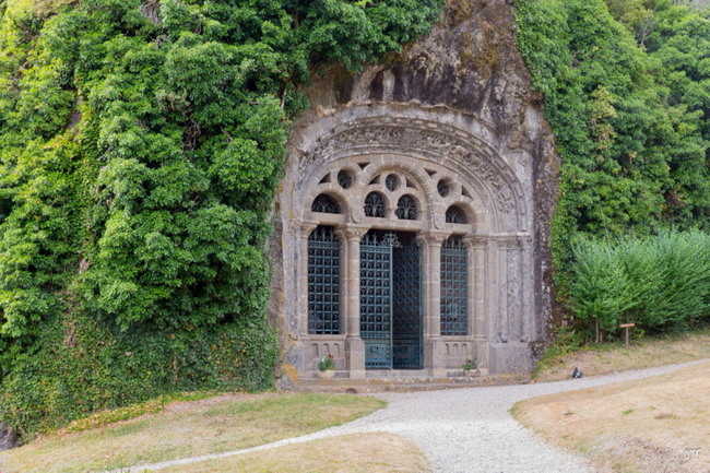 Fontange monolithe