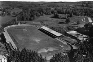 Tribunes neuves au stade d'Aurillac (1935)