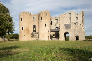 Le château de Naucaze (Saint-Julien de Toursac)