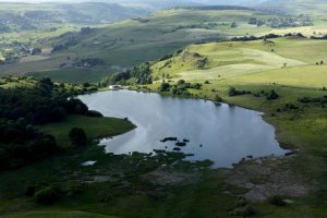 Vallées, rivières et lacs du Cantal vus du ciel