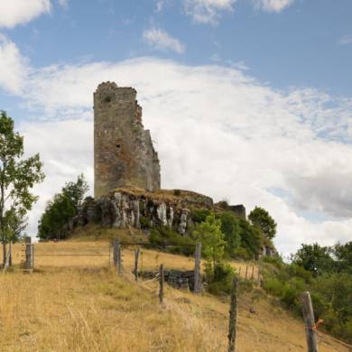 Les tours du Cantal